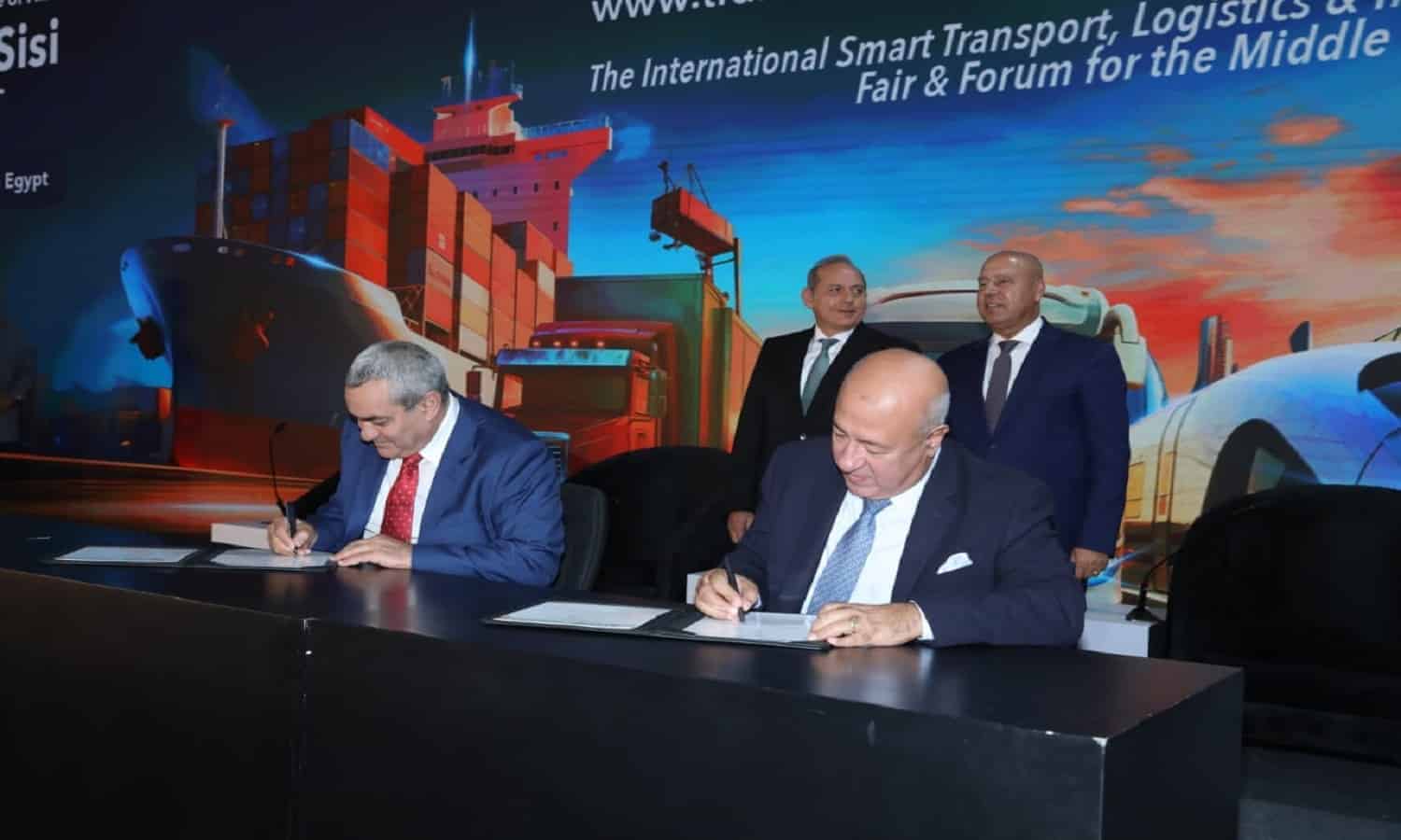 وزير النقل يشهد توقيع برتوكول تعاون وإصدار ترخيص في مجال النقل البري
